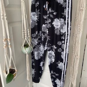 (Eye Candy) Black Drawstring Lounge Pants White Roses Print M